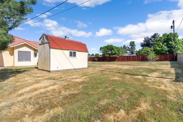 26041 Wayside Drive, Madera, CA 93638