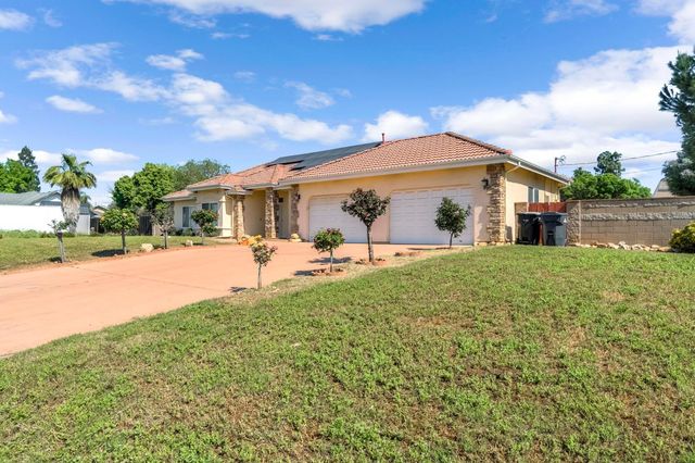 26041 Wayside Drive, Madera, CA 93638