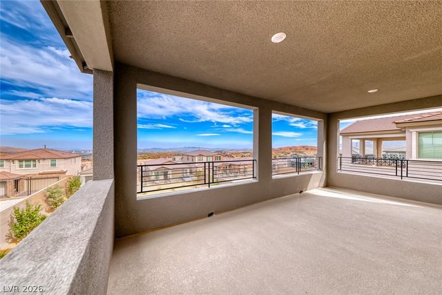 560 Preston Oak Place, Las Vegas, NV 89138