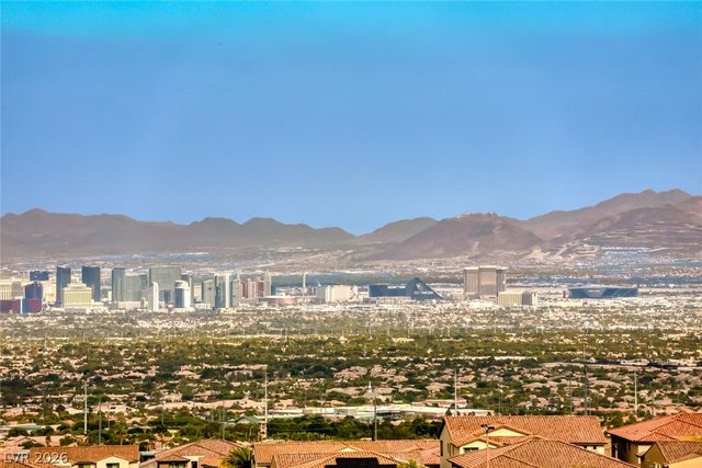 560 Preston Oak Place, Las Vegas, NV 89138