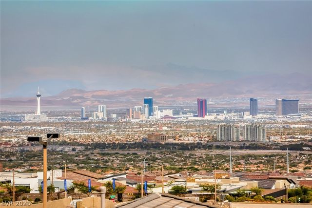 560 Preston Oak Place, Las Vegas, NV 89138
