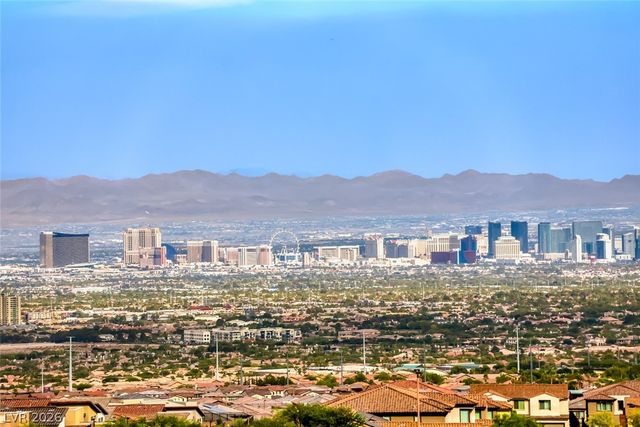 560 Preston Oak Place, Las Vegas, NV 89138