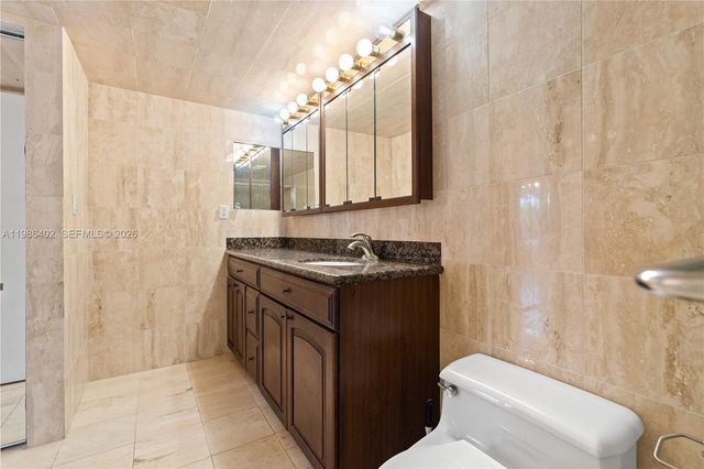 3600 Mystic Pointe Dr 310, Aventura, FL 33180