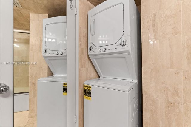 3600 Mystic Pointe Dr 310, Aventura, FL 33180