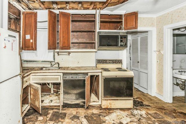 113 Murray Avenue, Port Washington, NY 11050