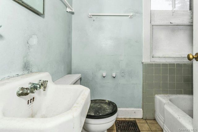 113 Murray Avenue, Port Washington, NY 11050