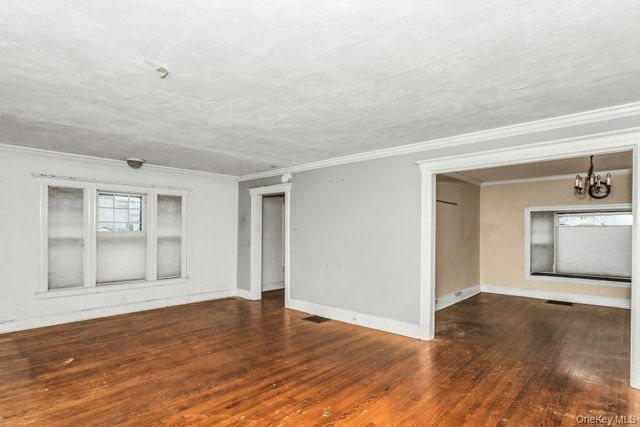 113 Murray Avenue, Port Washington, NY 11050