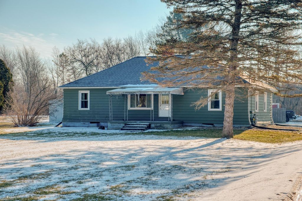1585 S M-52 Road, Owosso Twp, MI 48867