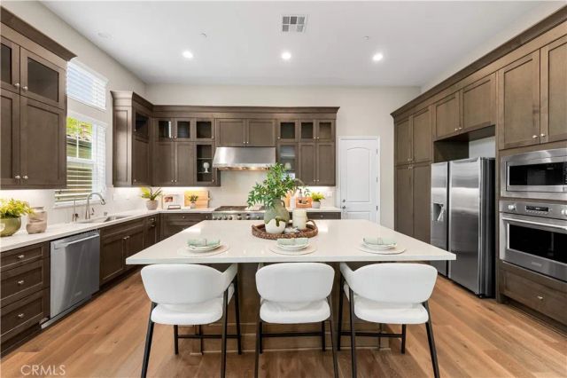 102 Derailer, Irvine, CA 92618