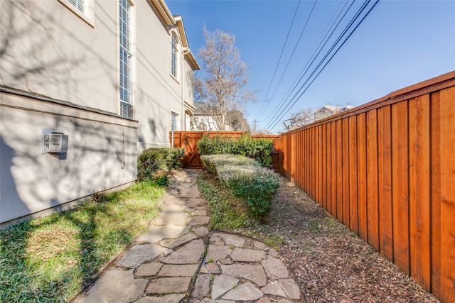 14561 Juliard Lane, Addison, TX 75001