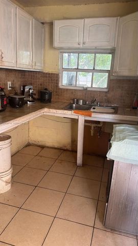 758 E 20th St, Hialeah, FL 33013