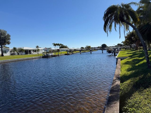 604 SW 15th Street SW, Boynton Beach, FL 33426