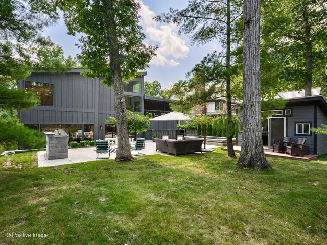 344 E Witchwood Lane, Lake Bluff, IL 60044