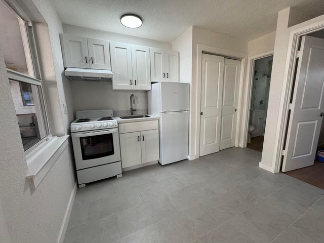 110 Cascade Lane 2, West Palm Beach, FL 33404