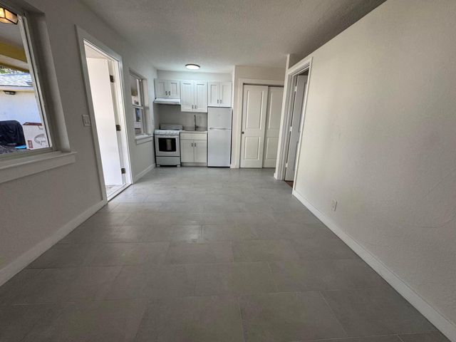 110 Cascade Lane 2, West Palm Beach, FL 33404