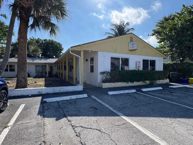 110 Cascade Lane 2, West Palm Beach, FL 33404