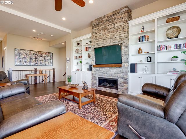 2009 Nw KLICKITAT St, Camas, WA 98607