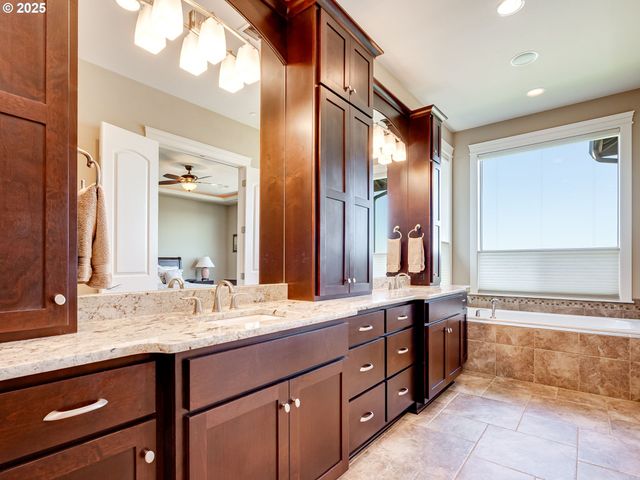 2009 Nw KLICKITAT St, Camas, WA 98607