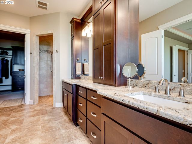 2009 Nw KLICKITAT St, Camas, WA 98607