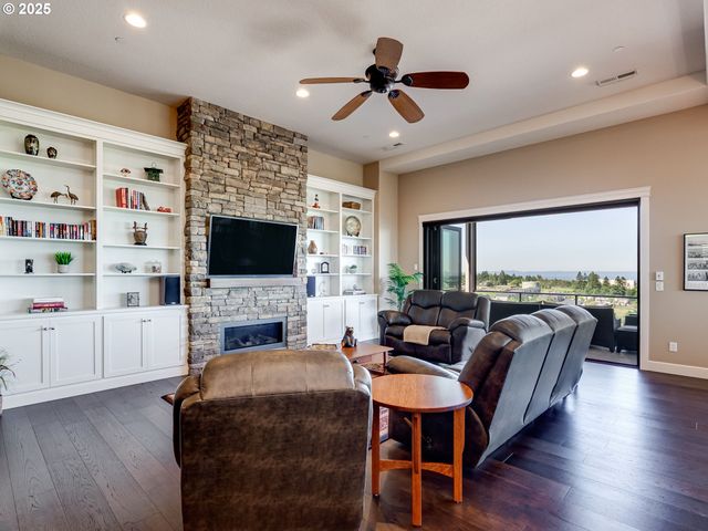 2009 Nw KLICKITAT St, Camas, WA 98607
