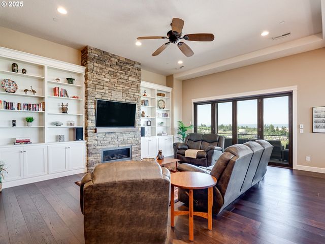 2009 Nw KLICKITAT St, Camas, WA 98607