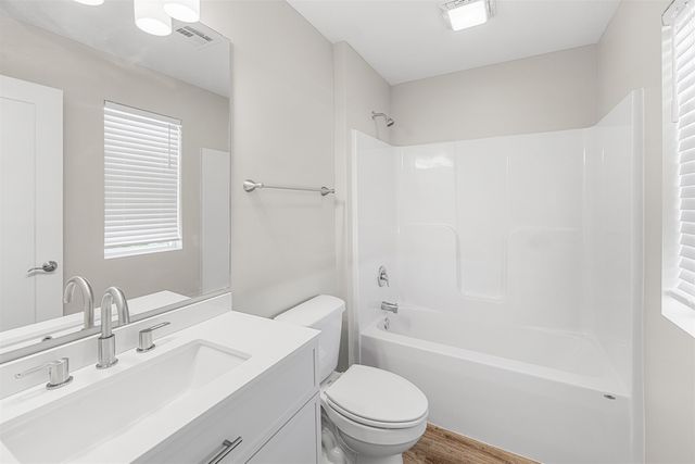 2717 Tim Rogers Ln, Salina, KS 67401