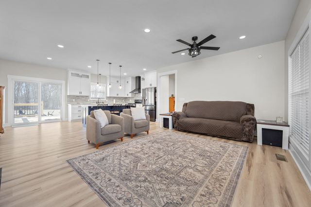 431 Rose Dr, Decherd, TN 37324