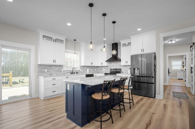 431 Rose Dr, Decherd, TN 37324