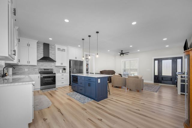 431 Rose Dr, Decherd, TN 37324