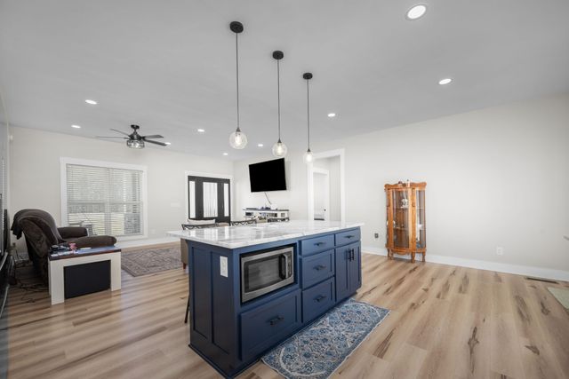 431 Rose Dr, Decherd, TN 37324