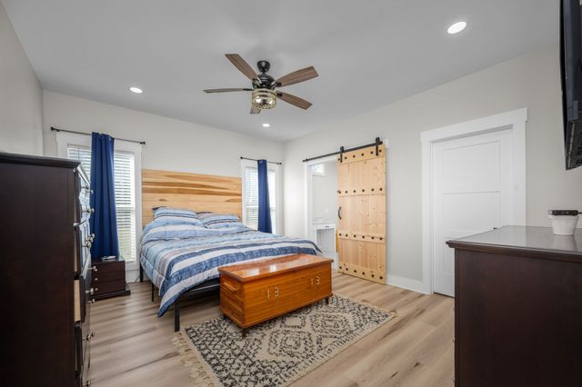 431 Rose Dr, Decherd, TN 37324