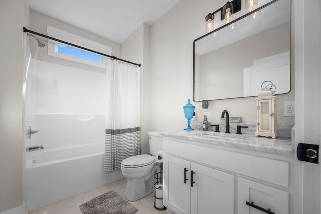 431 Rose Dr, Decherd, TN 37324