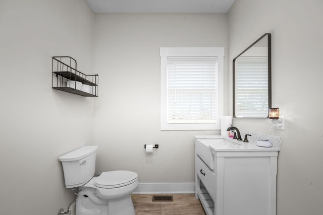 431 Rose Dr, Decherd, TN 37324