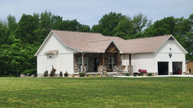 431 Rose Dr, Decherd, TN 37324
