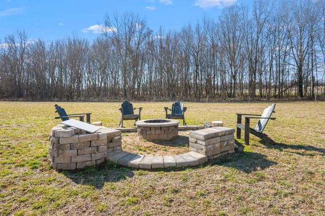 431 Rose Dr, Decherd, TN 37324