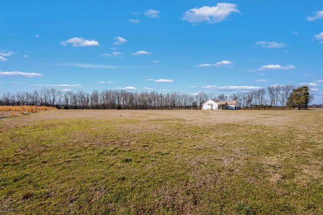 431 Rose Dr, Decherd, TN 37324