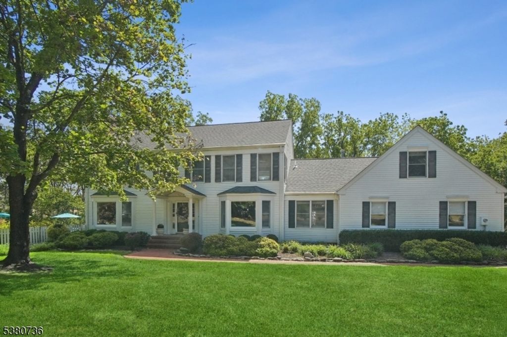 18 Flintlock Rd, Readington Twp., NJ 08822