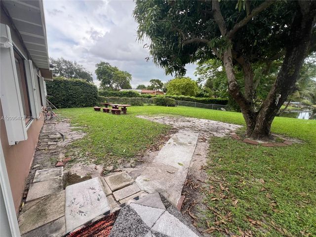 6531 W 8th Avenue, Hialeah, FL 33012