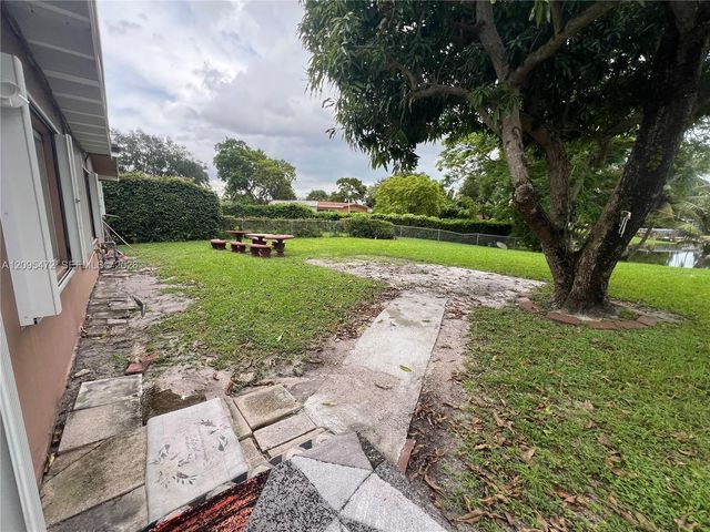 6531 W 8th Avenue, Hialeah, FL 33012