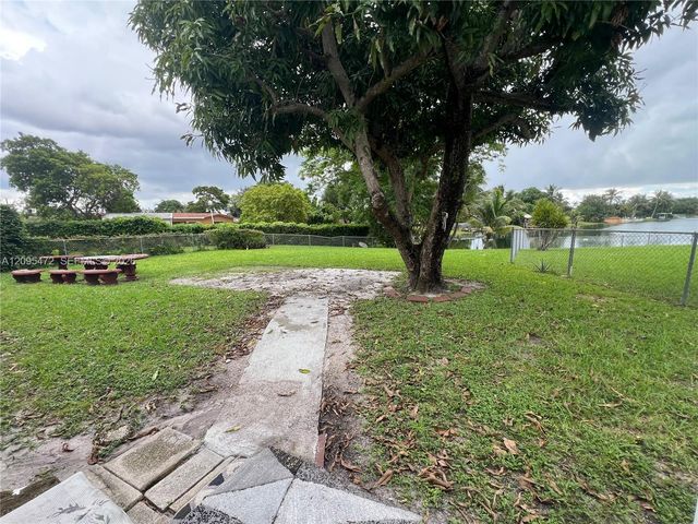 6531 W 8th Avenue, Hialeah, FL 33012