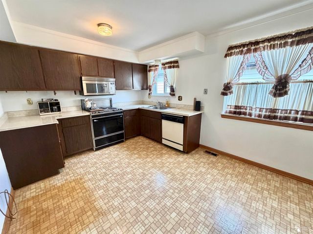 25920 Reeck Road, Woodhaven, MI 48183