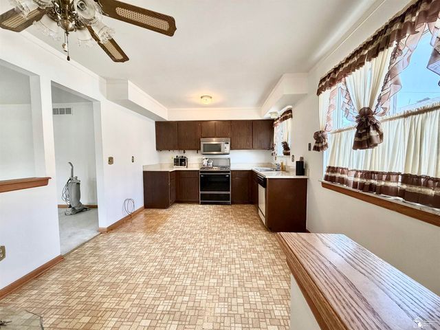 25920 Reeck Road, Woodhaven, MI 48183