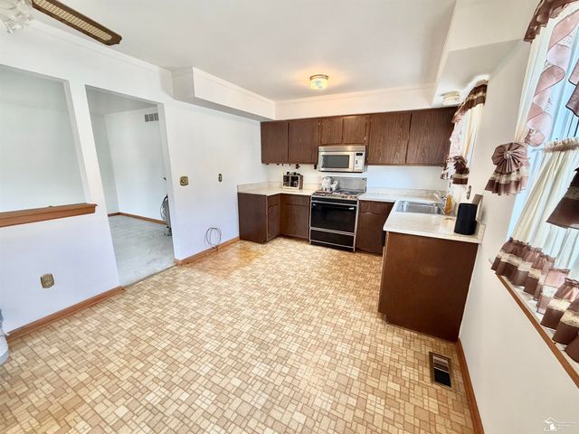 25920 Reeck Road, Woodhaven, MI 48183