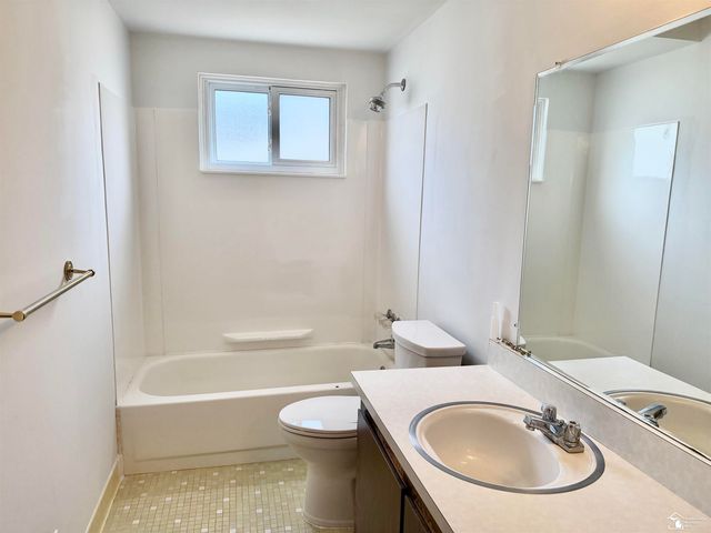 25920 Reeck Road, Woodhaven, MI 48183