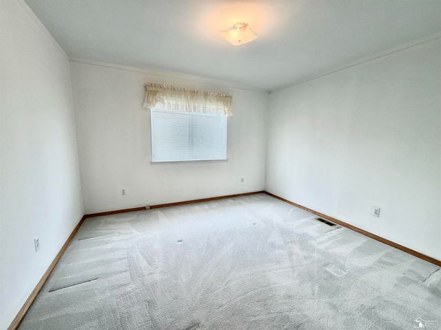 25920 Reeck Road, Woodhaven, MI 48183