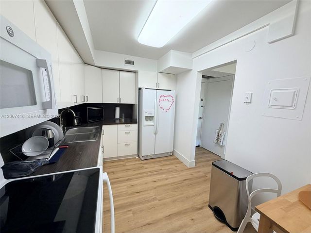 3701 N Country Club Drive 607, Aventura, FL 33180