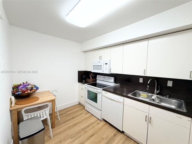 3701 N Country Club Drive 607, Aventura, FL 33180
