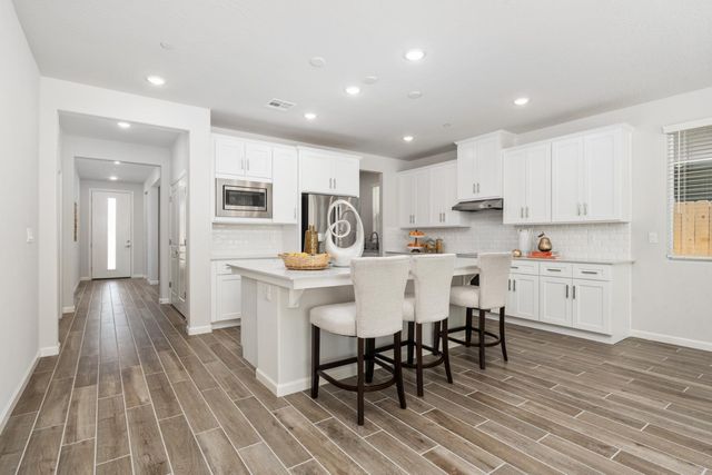 659 Solar Lane, Clovis, CA 93619