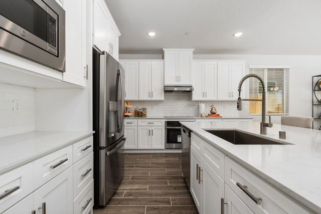 659 Solar Lane, Clovis, CA 93619