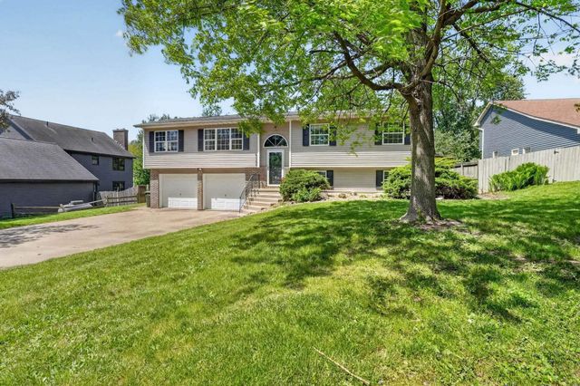 4101 Horseshoe Drive, Cedar Falls, IA 50613